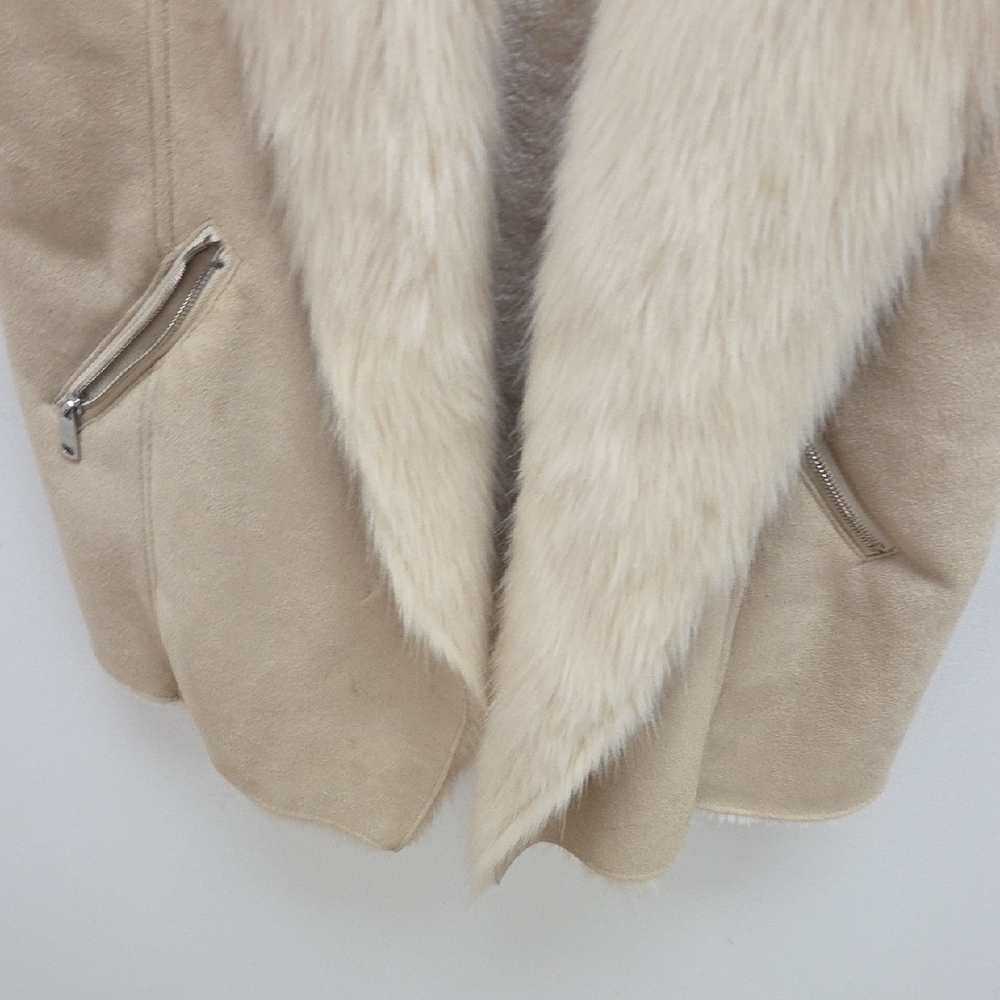 Elegant Beige Faux Fur Vest - Picture 6 of 7